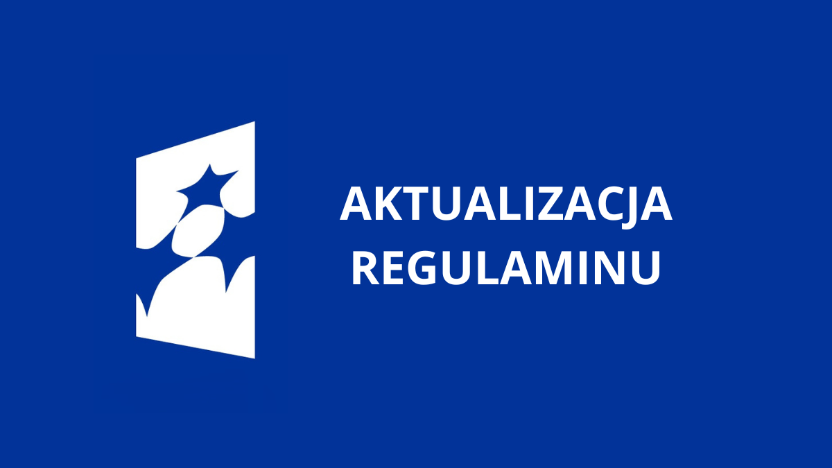 Błękitne tło ze znakiem Funduszy Europejskich i napisem