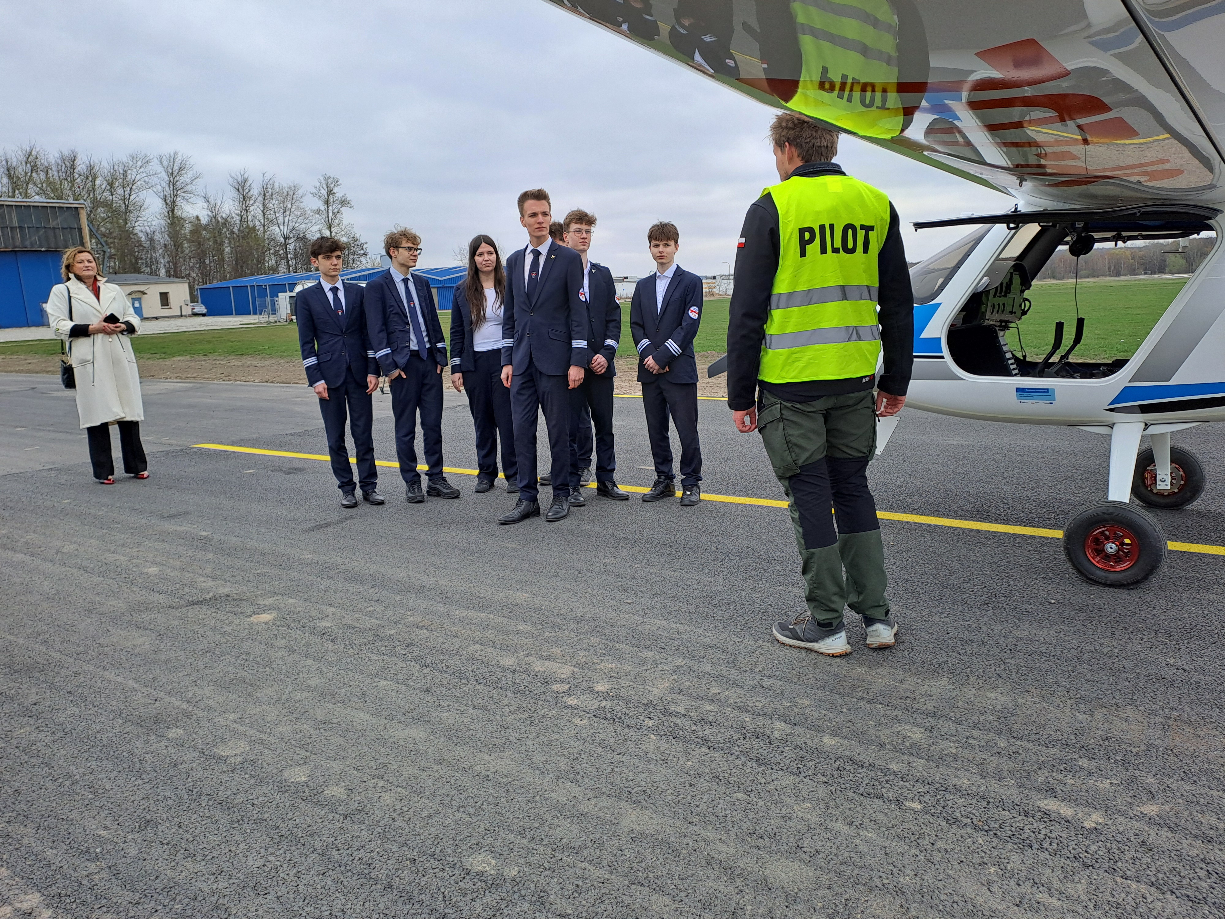 Szkolenie z obsługi samolotu elektrycznego dla uczniów i uczennic Technikum Lotniczego w Katowicach.