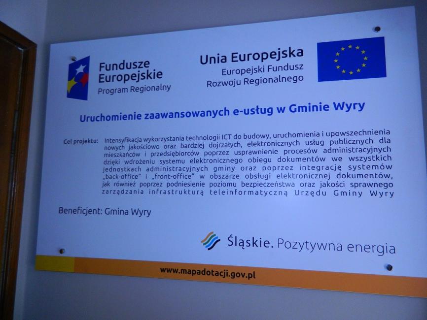 Tablica informacyjna w Zakładzie Gospodarki Komunalnej w Wyrach